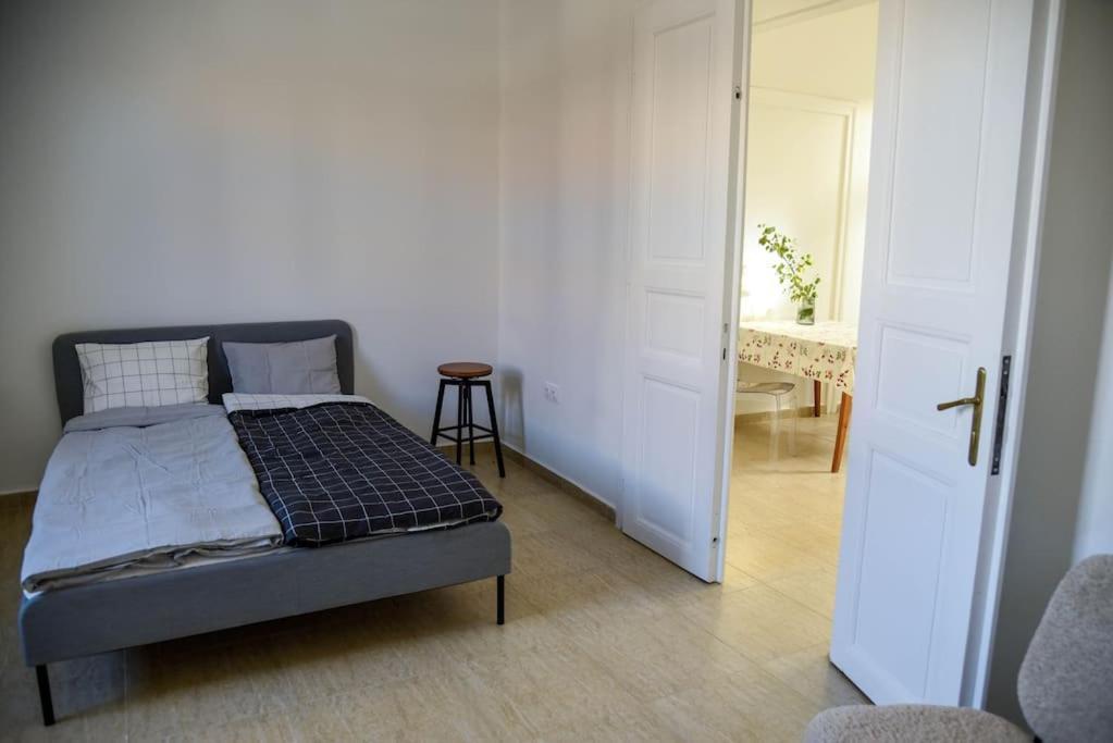 Parokia Apartman Es Coworking A Balaton Mellett Kaptalantoti Bagian luar foto