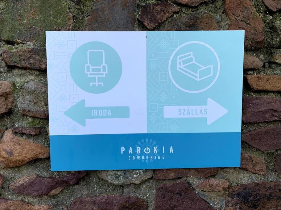 Parokia Apartman Es Coworking A Balaton Mellett Kaptalantoti Bagian luar foto
