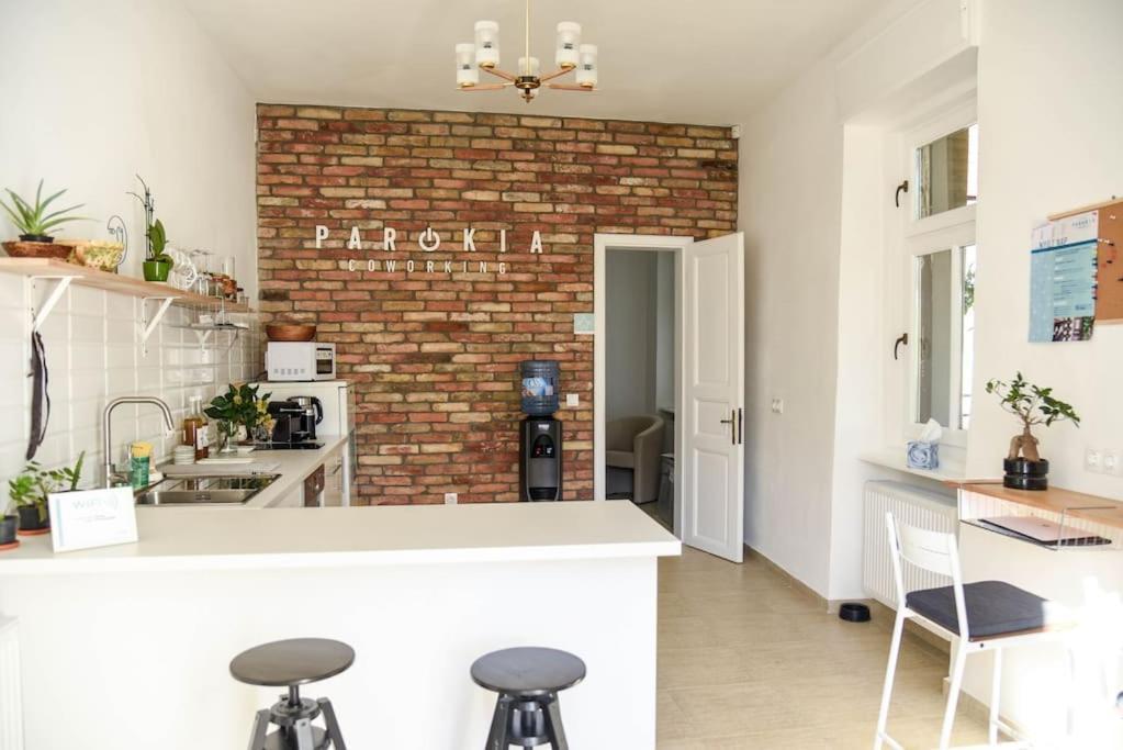 Parokia Apartman Es Coworking A Balaton Mellett Kaptalantoti Bagian luar foto