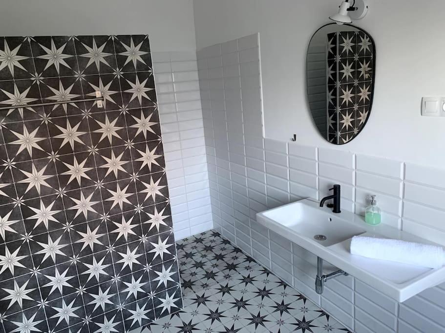 Parokia Apartman Es Coworking A Balaton Mellett Kaptalantoti Bagian luar foto